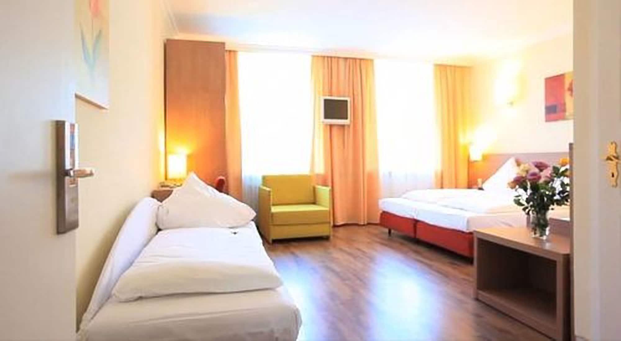 Hotel Marienthal Garni Hamburg Exterior photo