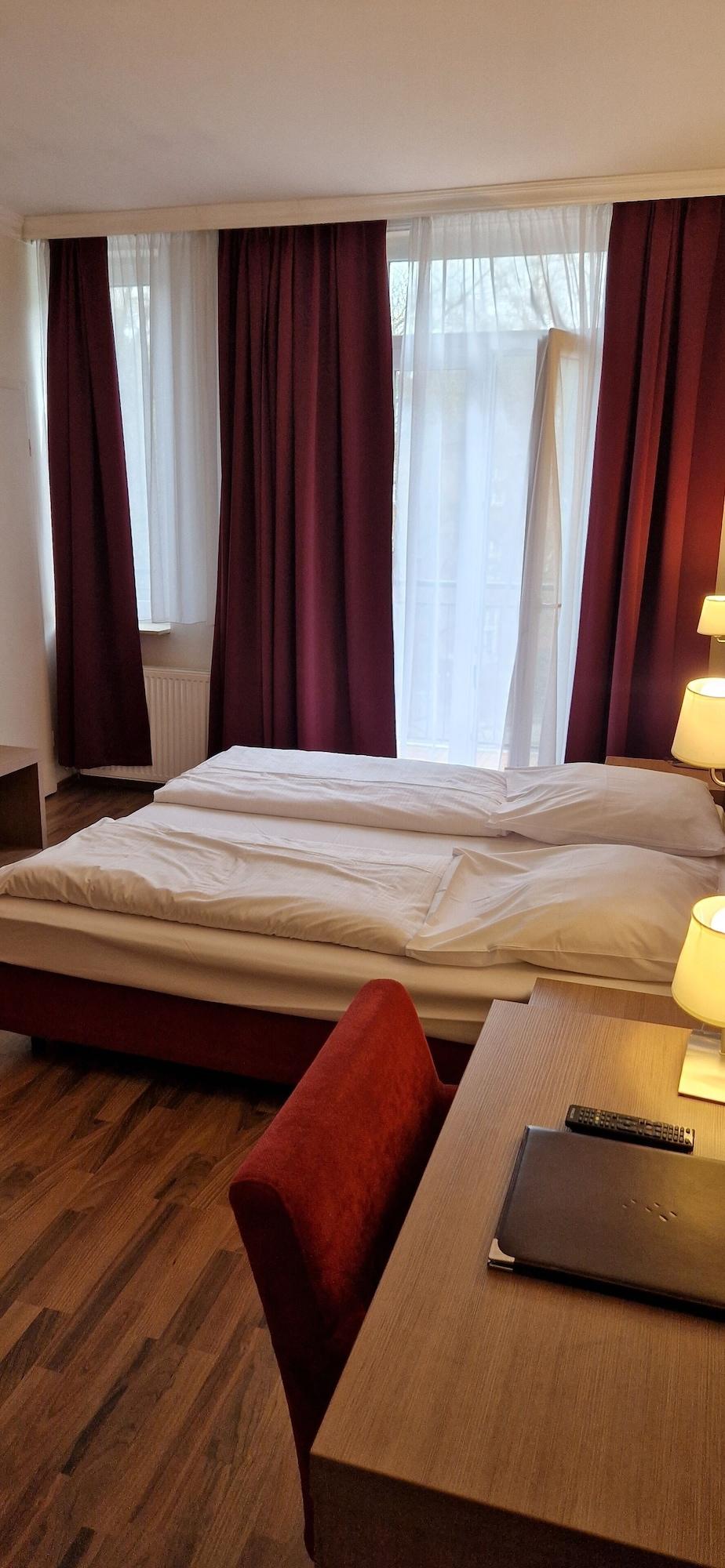 Hotel Marienthal Garni Hamburg Exterior photo