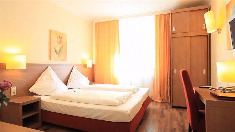 Hotel Marienthal Garni Hamburg Exterior photo